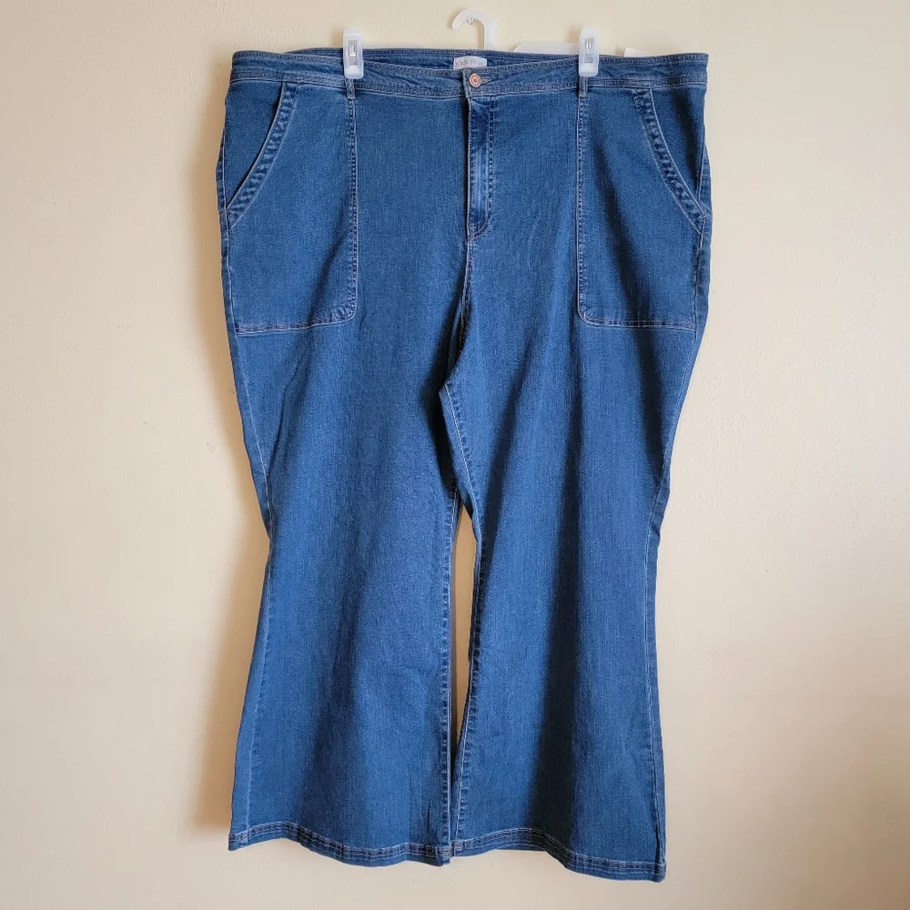 Knox Rose | The Anywhere Flare Pant | Plus Size High-rise - Picture 3 of 16